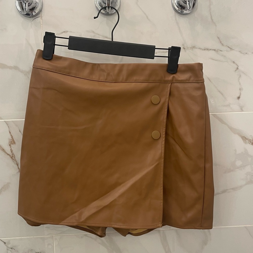 LANE 201 | FAUX LEATHER SKORT